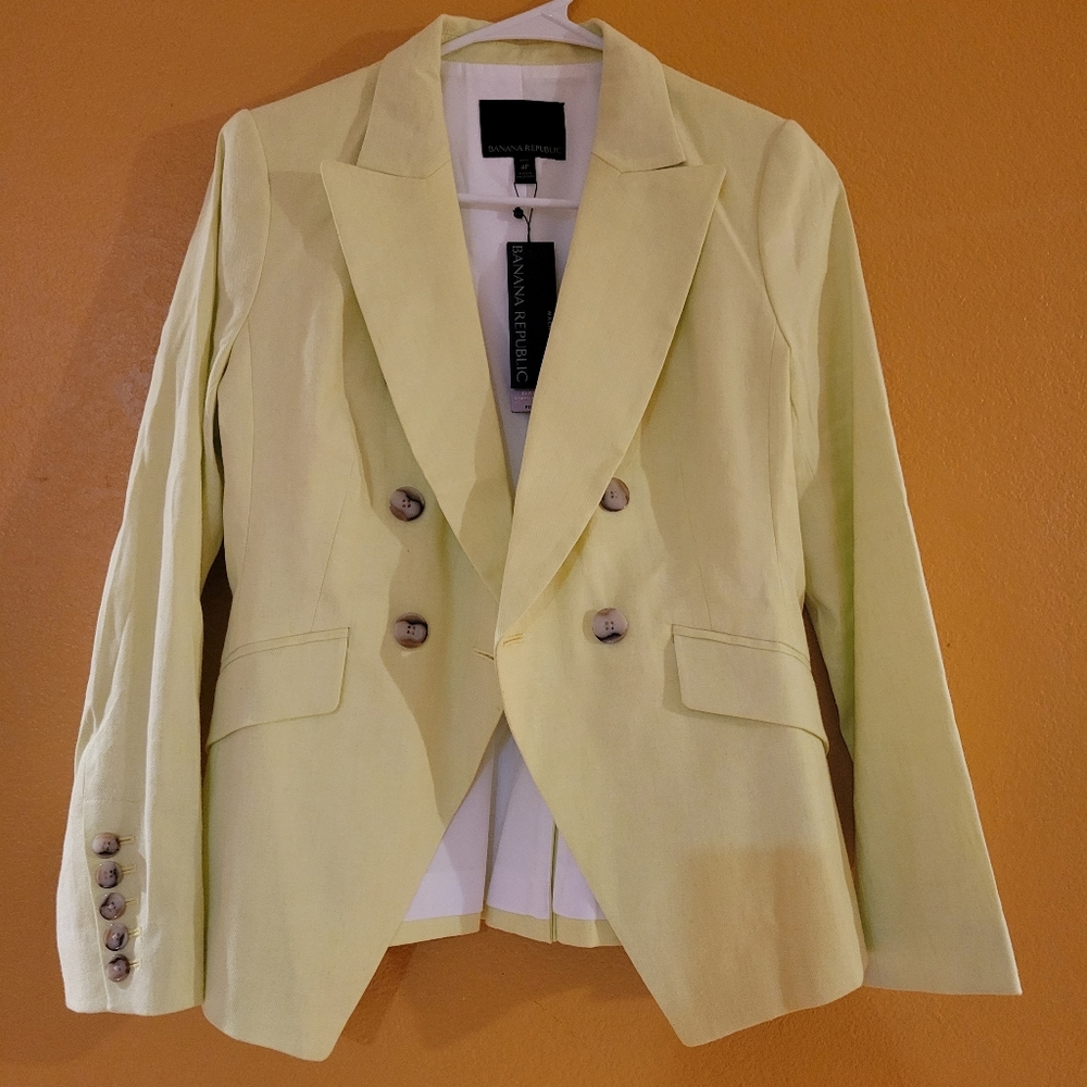 Yellow blazer